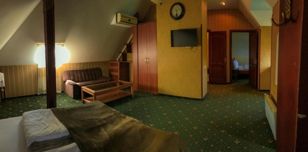 Pivdenna Brama Khmelʼnytsʼkyy Exteriér fotografie