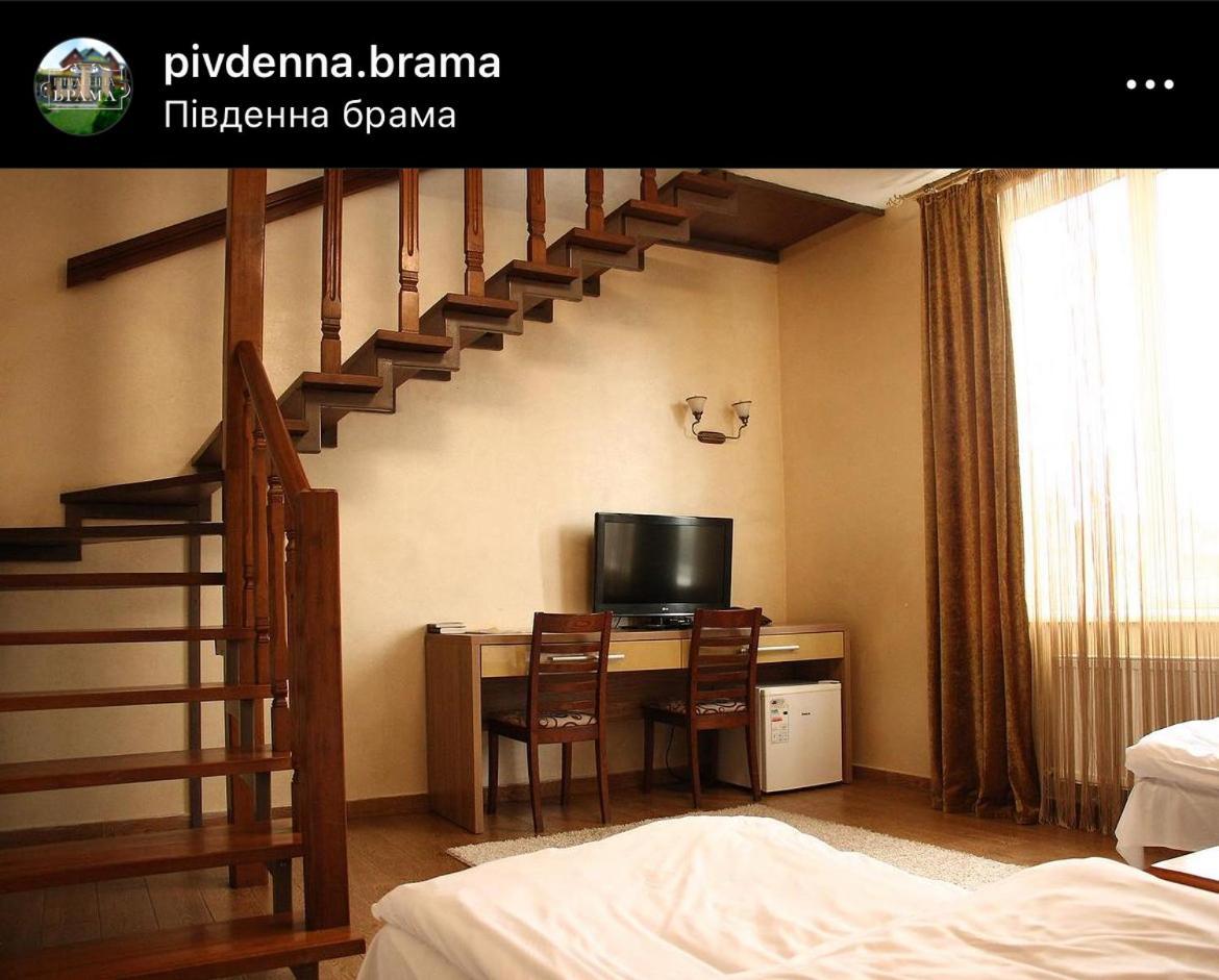Pivdenna Brama Khmelʼnytsʼkyy Exteriér fotografie